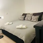 Hegedu 5 , Stylish Central Apartment